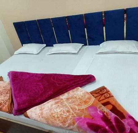 Hotel Rolex Uddzsaín Kültér fotó